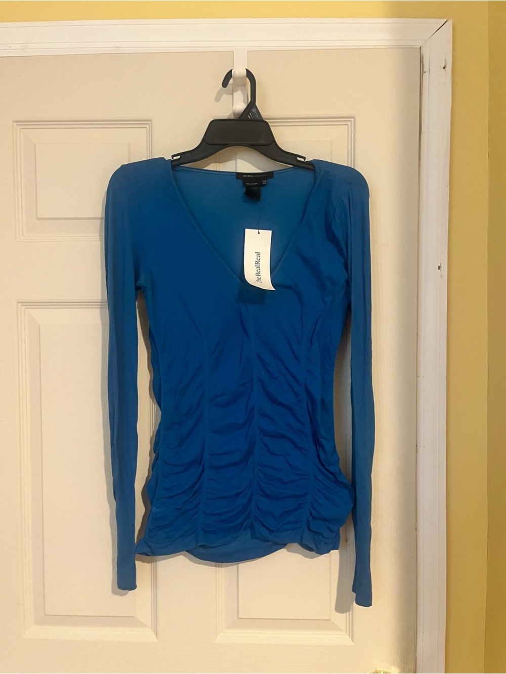 BCBG Maxazria Blue Long-Sleeve Ruched V-Neck Top